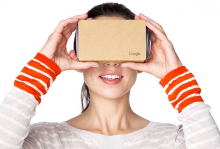 El Cardboard de Google, un dispositivo de bajo coste para aplicaciones de realidad virtual.